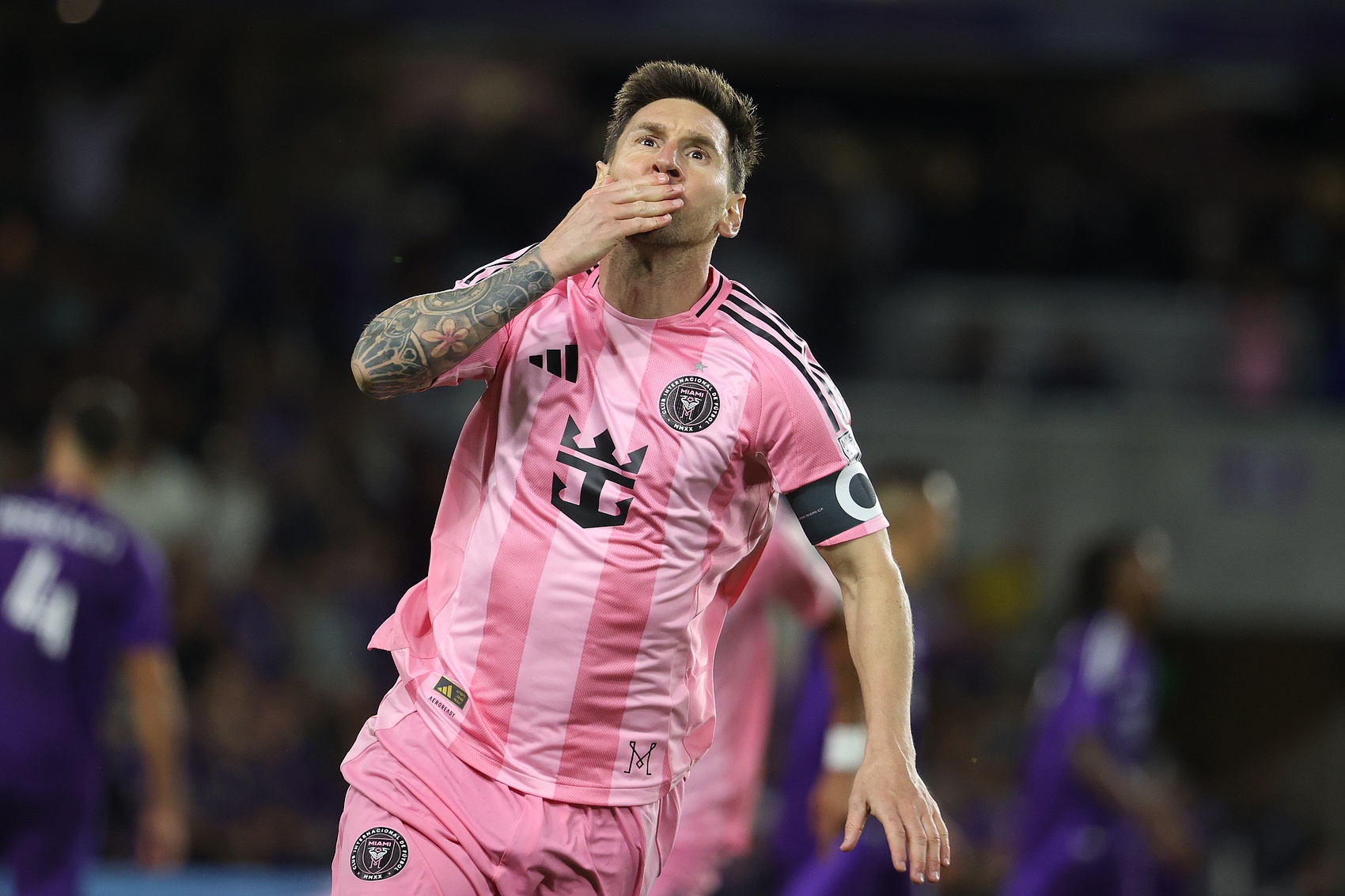 西媒：加泰电台的民调显示，巴萨球迷并不看好梅西以球员身份回归